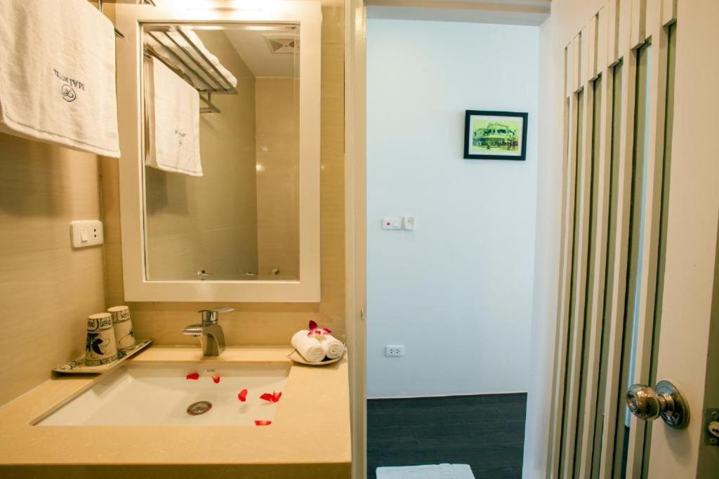 Hanoi Mai Charming Hotel & Travel Buitenkant foto